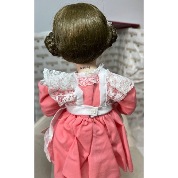 Ashton-Drake Galleries "Rose Marie" Porcelain Doll In Pink Dress & Lace Apron Wi - Picture 3 of 9